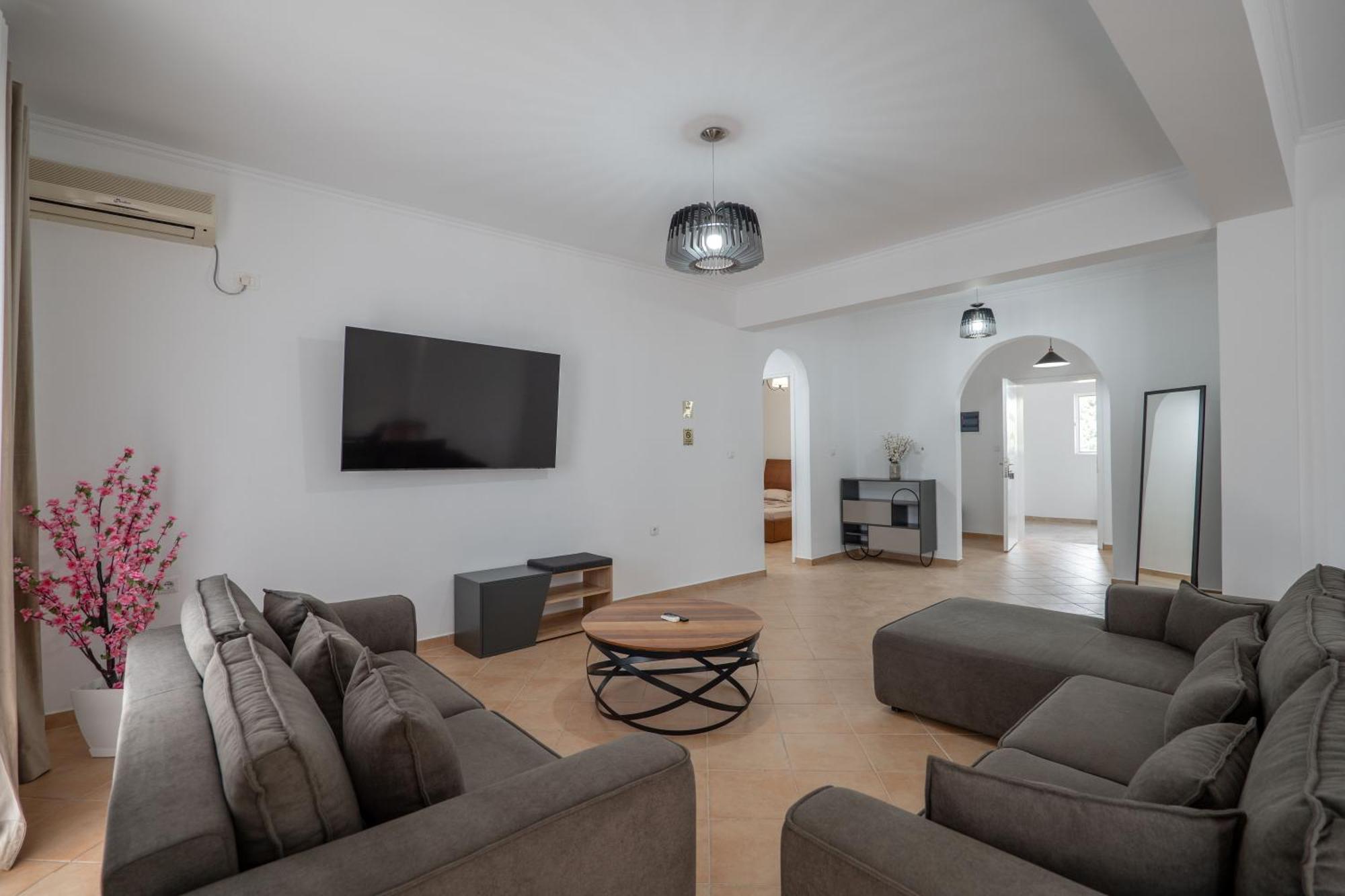 Hoteleks Inn & Suites Саранда Экстерьер фото