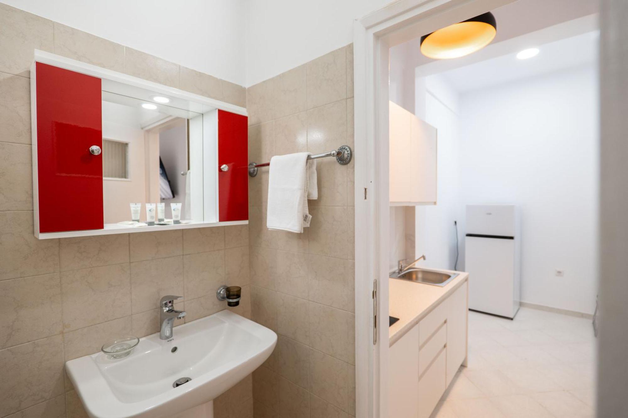 Hoteleks Inn & Suites Саранда Экстерьер фото
