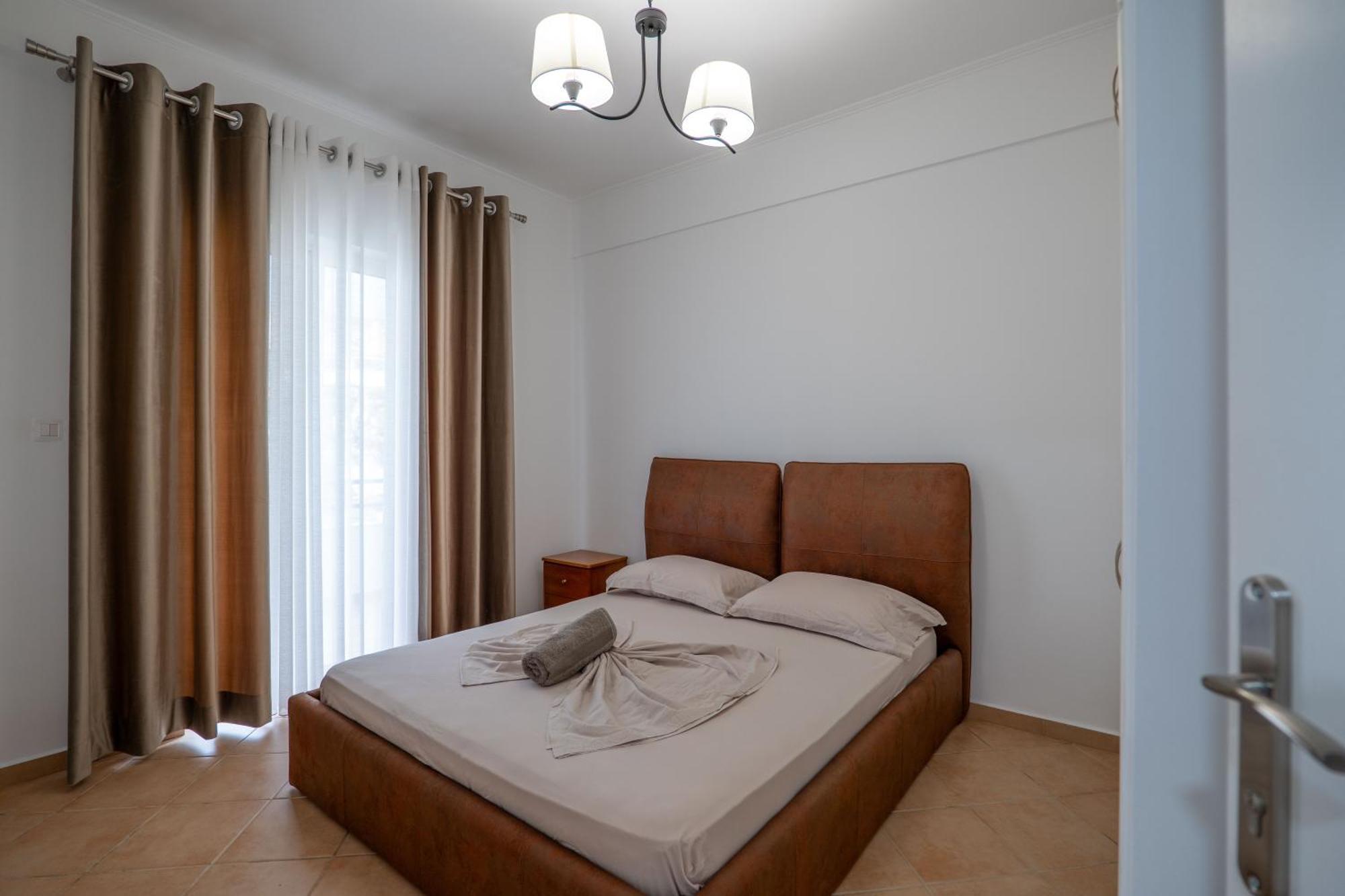 Hoteleks Inn & Suites Саранда Экстерьер фото